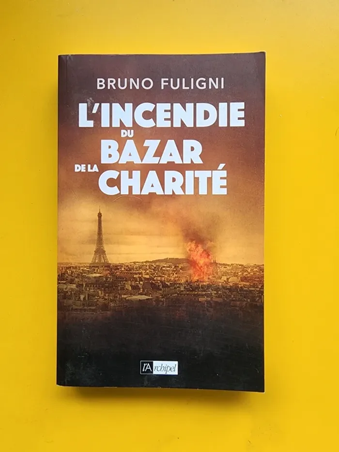 Livre broché "l'incendie du bazar de la charité" de Bruno Fuligni