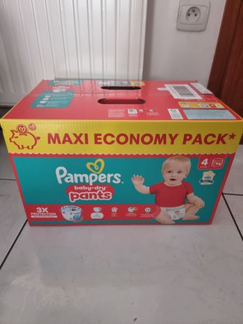 92 Couches taille 4 pampers baby dry