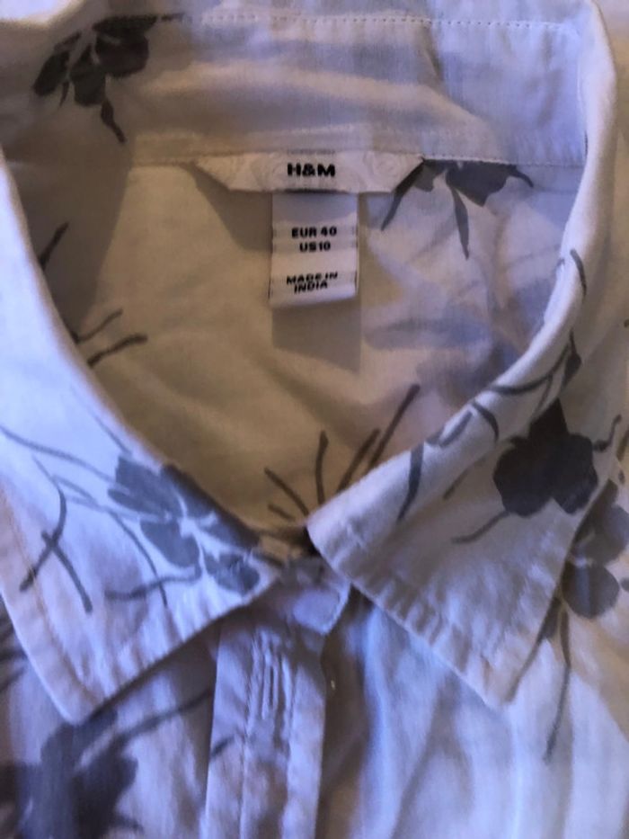 Chemise blanche et grise