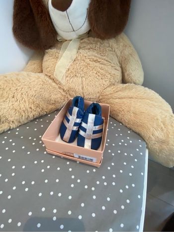Chaussons neufs en cuir souple marque Boumy bebe 6-12 mois