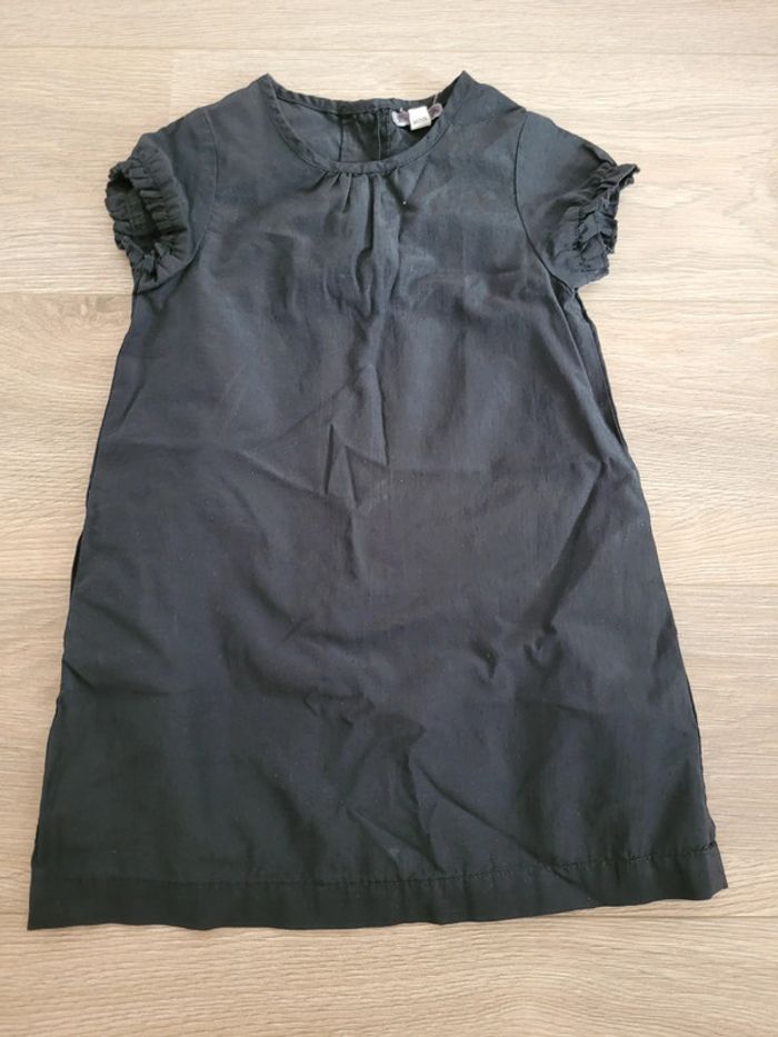 Robe noire manches courtes
