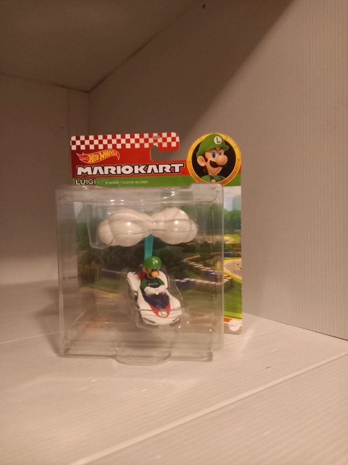 Hotwheel mario kart luigi cloud glider