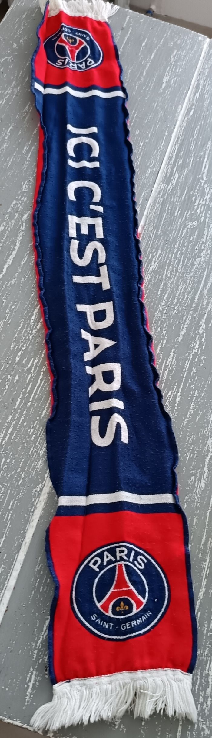 Doudoune sans manche PSG +une écharpe PSG en  bon état - photo numéro 6