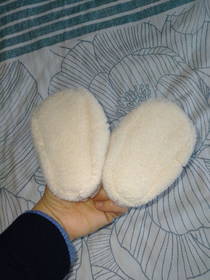 Chaussons 3/6 mois imitation mouton - photo numéro 2