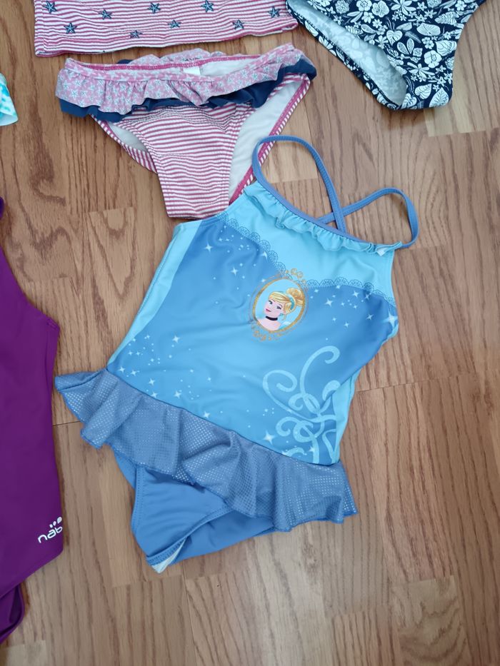 Lot tee shirts anti UV et maillots de bain Okaïdi, Monoprix, Hello Kitty etc - photo numéro 5