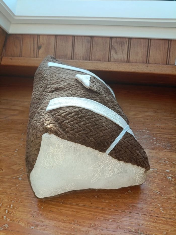 Coussin de lecture marron - photo numéro 4