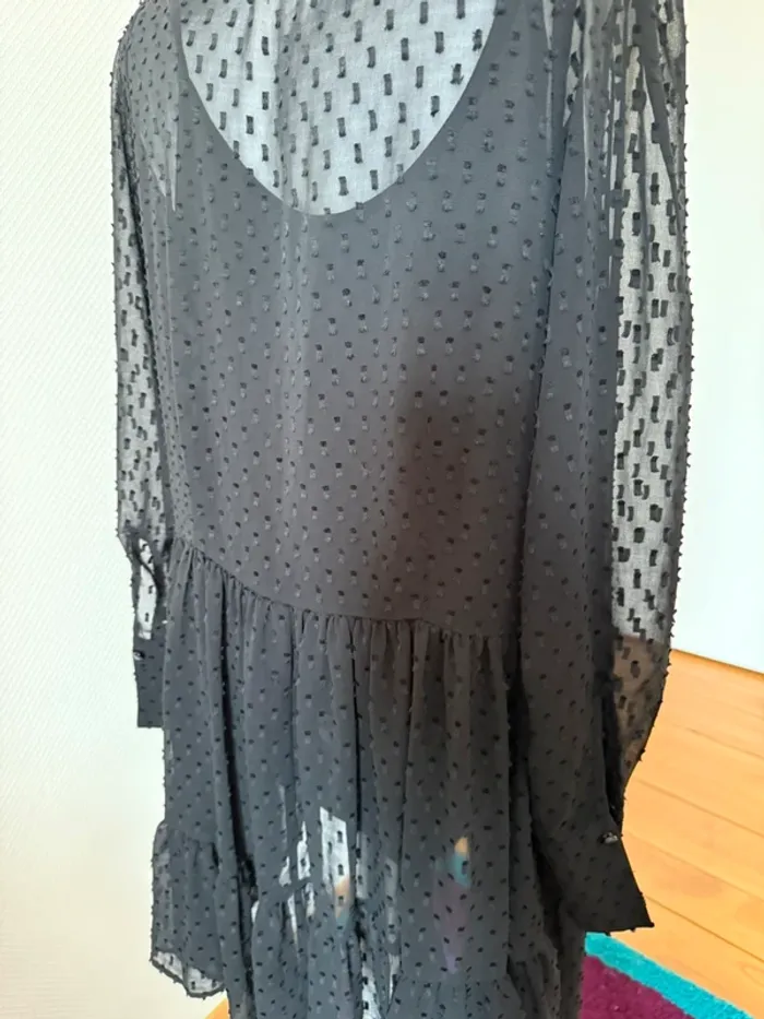 Robe noir H&M taille 38 en très bon état - photo numéro 7