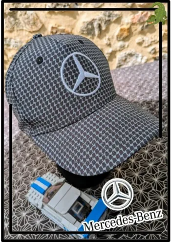 Casquette noire style sport auto