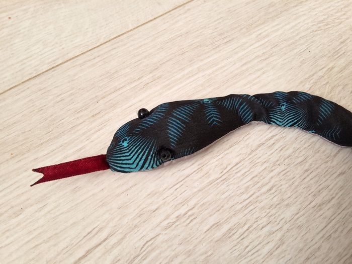 Jeu jouet figurine serpent en tissu bleu vert - photo numéro 3