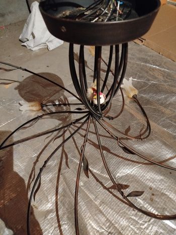 Lustre fer forgé marron très beau lustre fer forge10 opalines