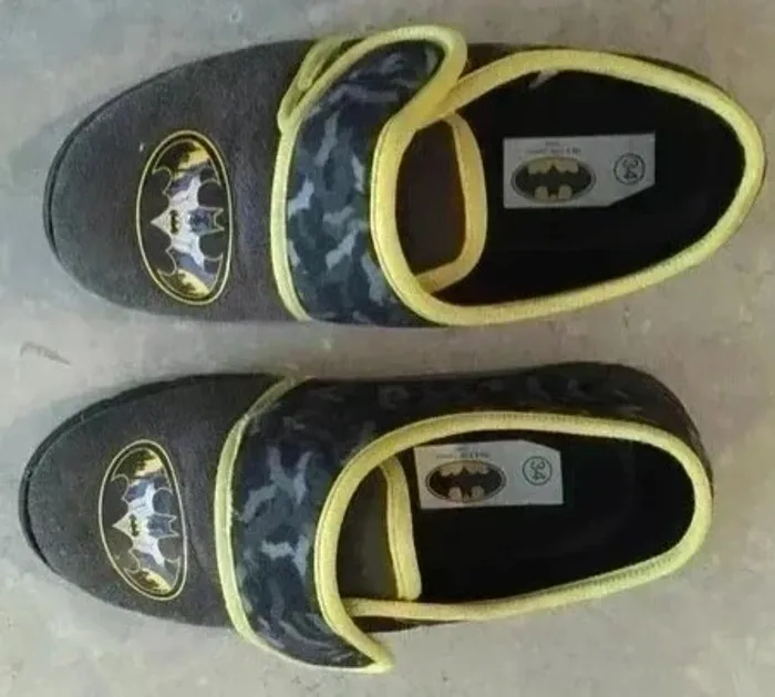 🦇 Chaussons Batman garçon – Taille 34 - photo numéro 2