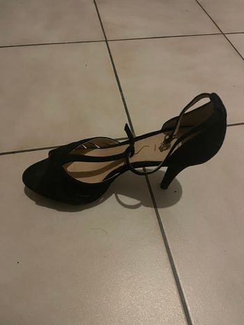 Escarpins noirs effet daim haut talon très classes neufs taille 37,5