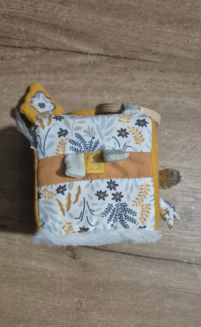 Cube d'activités tissus Promenons-nous - photo numéro 5