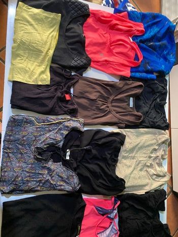 1€ le haut taille unique plusieurs marques ( le lot a 13€ )