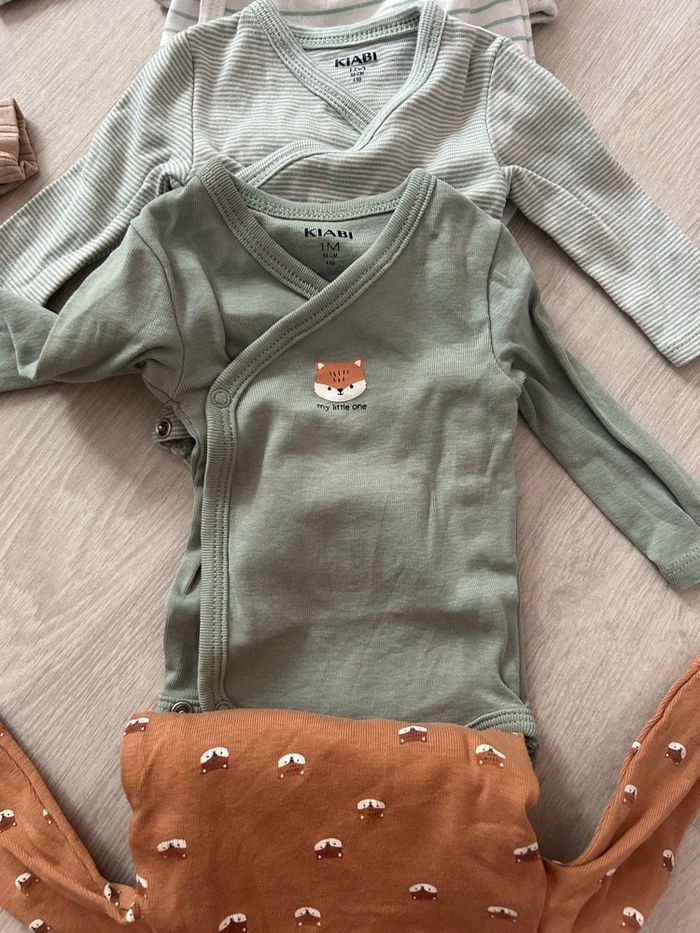 Lot body 1 mois - photo numéro 3