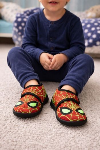 Spiderman pantoufle enfant d'intérieur, brille dans la nuit
