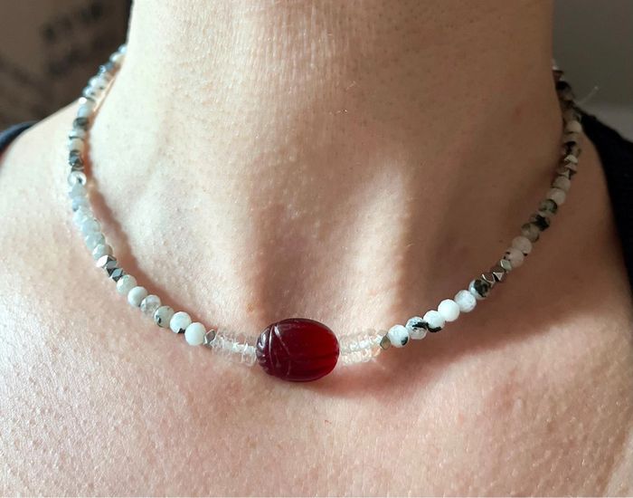 Collier amulette scarabée Grenat et Pierre de Lune - photo numéro 7