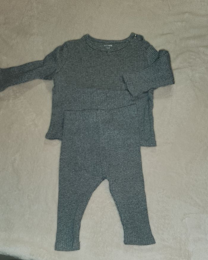 Ensemble gris