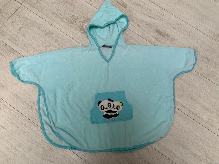 Cape de bain bleue 1 an