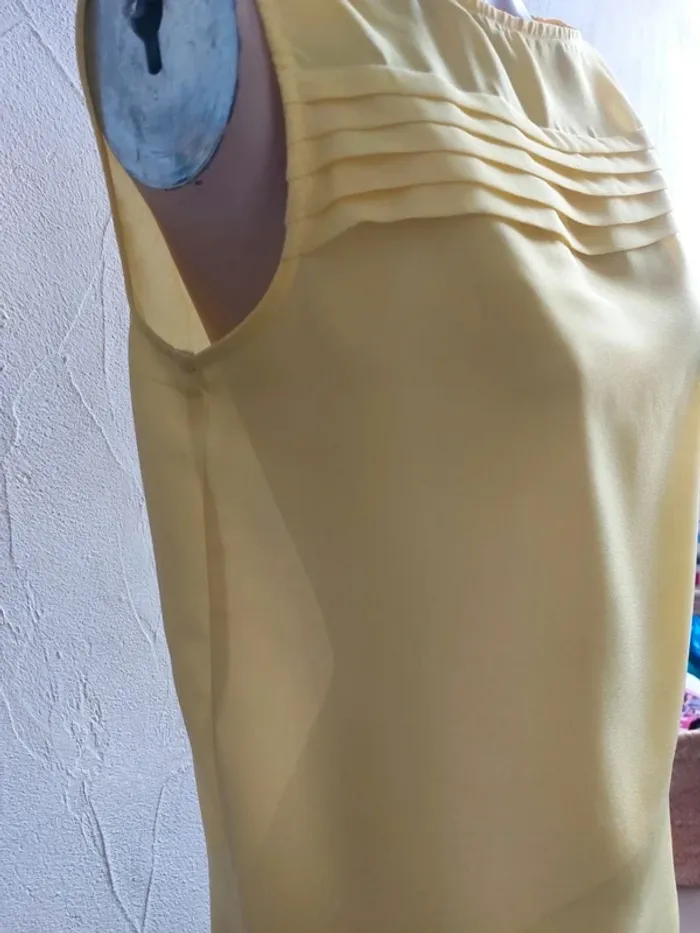 Haut jaune sans manches Taille S - photo numéro 5