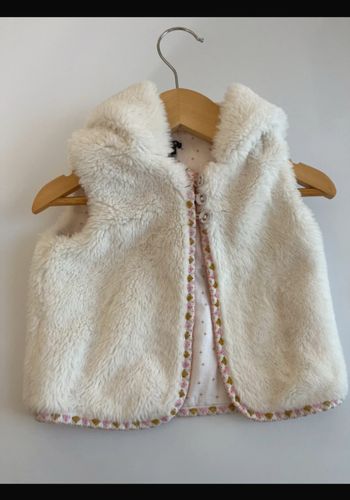 Gilet sans manche avec capuche