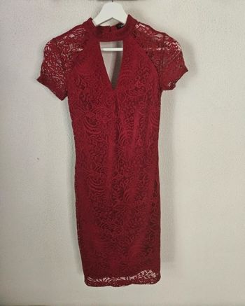 Robe rouge en dentelles