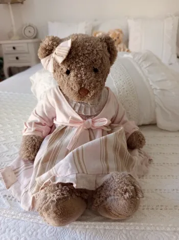 Ourson look vintage robe beige et rose Louise Mansen
