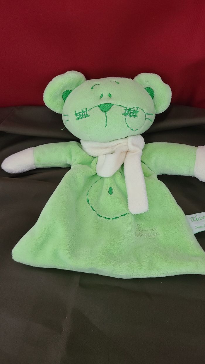 Souris TIAMO doudou peluche vert
