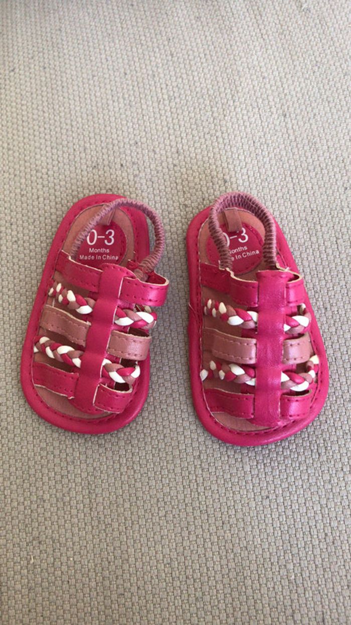 Nu pied bébé fille tao