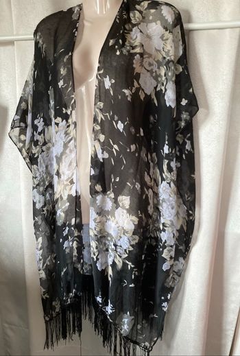 Très Grand Foulard noir fleuri gris et beige