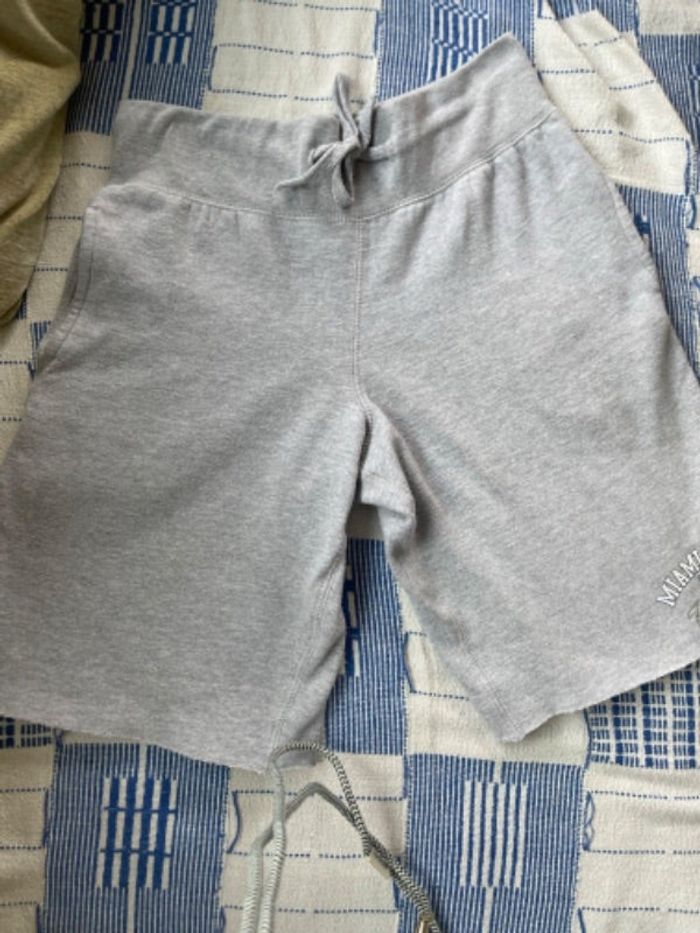 Short gris S 14/15 ans