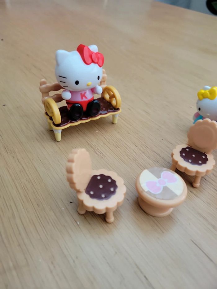 Gros lot hello kitty ribbon café terrasse personnage dont 1 articulé glacière boisson - photo numéro 2