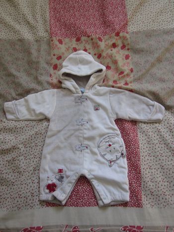 Combinaison chaude velours blanc et beige 1 mois