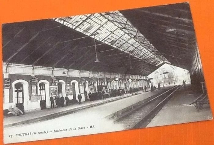 Carte postale ancienne Coutras (Gironde) Intérieur de la Gare - photo numéro 2