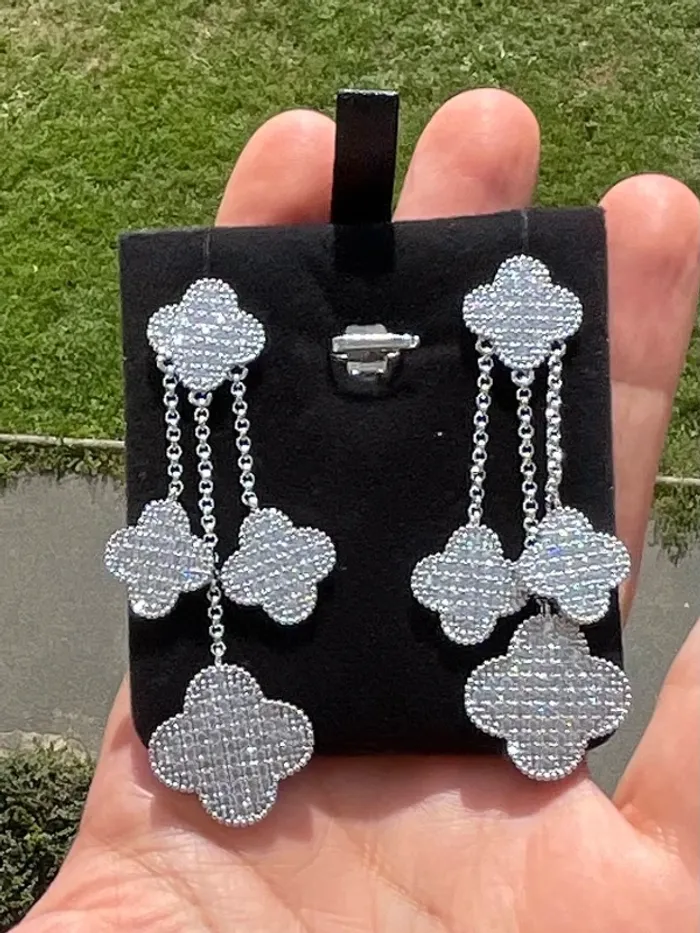 Boucles d’oreilles pendantes trèfles argentées - photo numéro 4