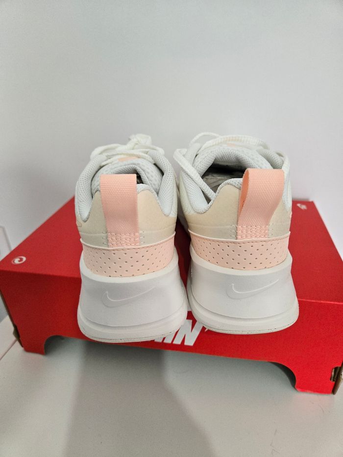 Nike air max nuaxis taille 39 neuves blanc rose - photo numéro 4