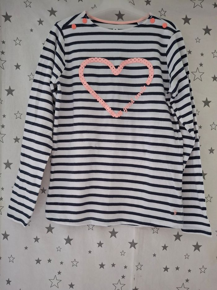 Tee-shirt rayé blanc et bleu marine avec un cœur rose 12 ans Okaïdi 
Très bon état ni trous ni tache - photo numéro 2