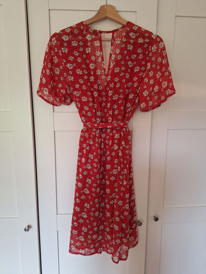 Jolie robe rouge - photo numéro 3