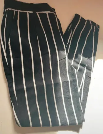 Pantalon rayer bershka en S
