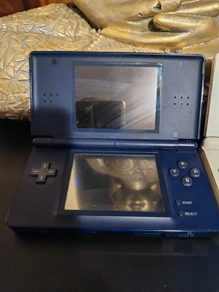Lot 2 Ds Lite vendu pour pièces ne s'allume pas et ne connait pas la panne - photo numéro 3