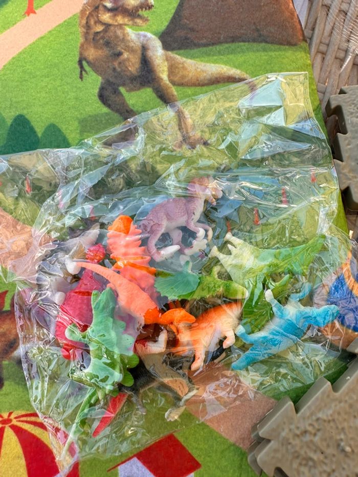 Boîte dinosaure monde des dinosaures - photo numéro 7