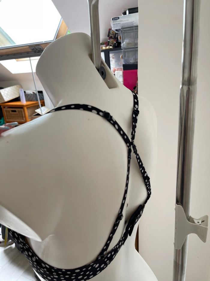 Soutien-gorge à pois - photo numéro 9