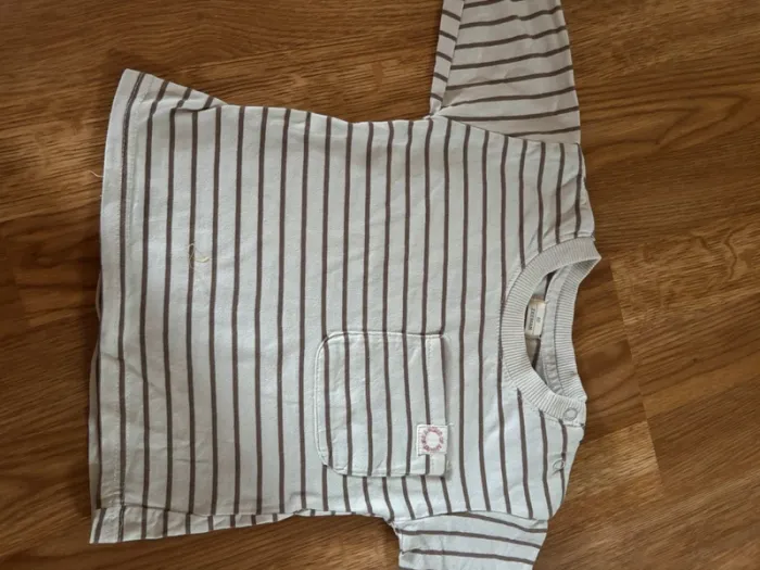 Lot t shirt petit pull - photo numéro 2