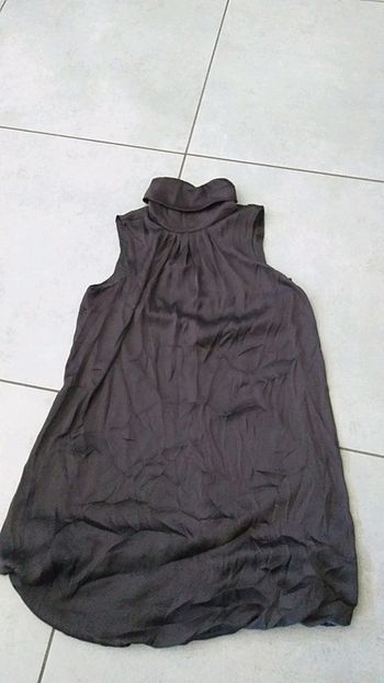 Robe satinée à col