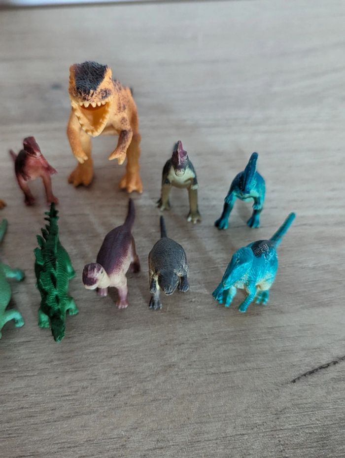 Lot de dinosaures - photo numéro 3