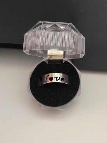 Bague ciselée  love en acier inoxydable