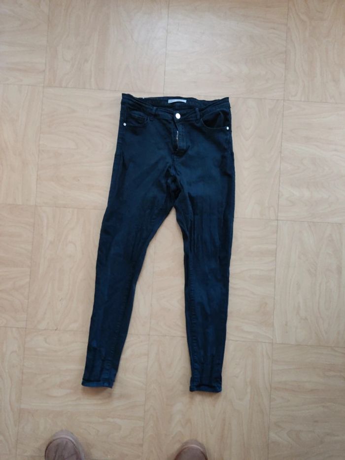 Jean slim noir taille 40 offert - photo numéro 2