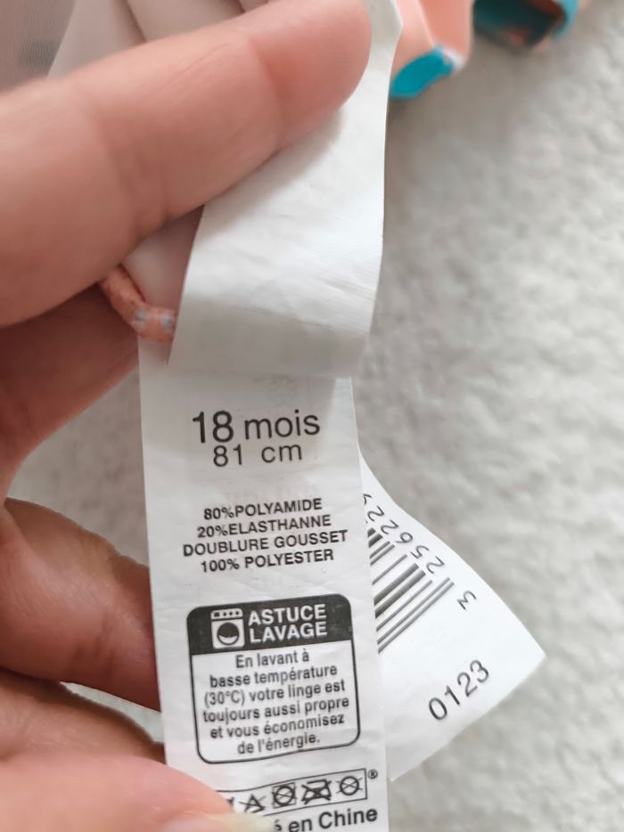 Combinaison de bain 18 mois - photo numéro 3