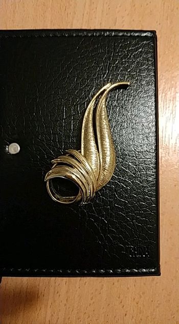 Broche fantaisie dorée note de musique vintage 3 suisses