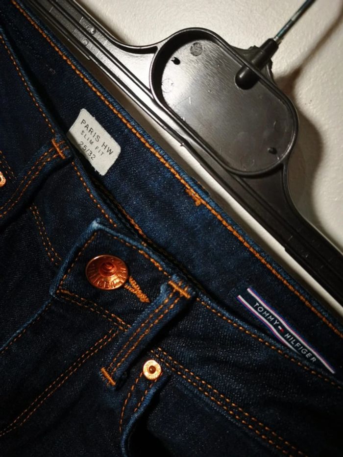C30 jeans marine Tommy Hilfiger w25 - photo numéro 3